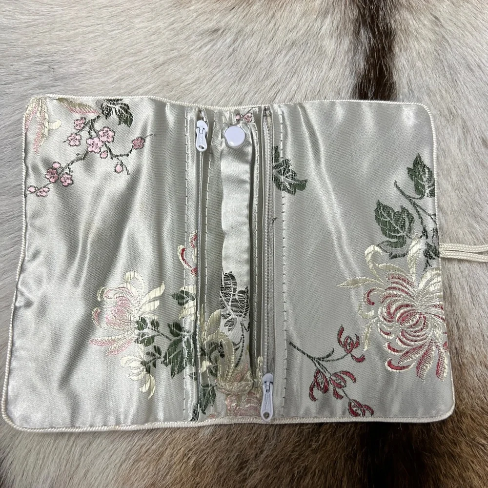 Satin Asian vibes dainty jewelry fabric pouch - Picture 2 of 4
